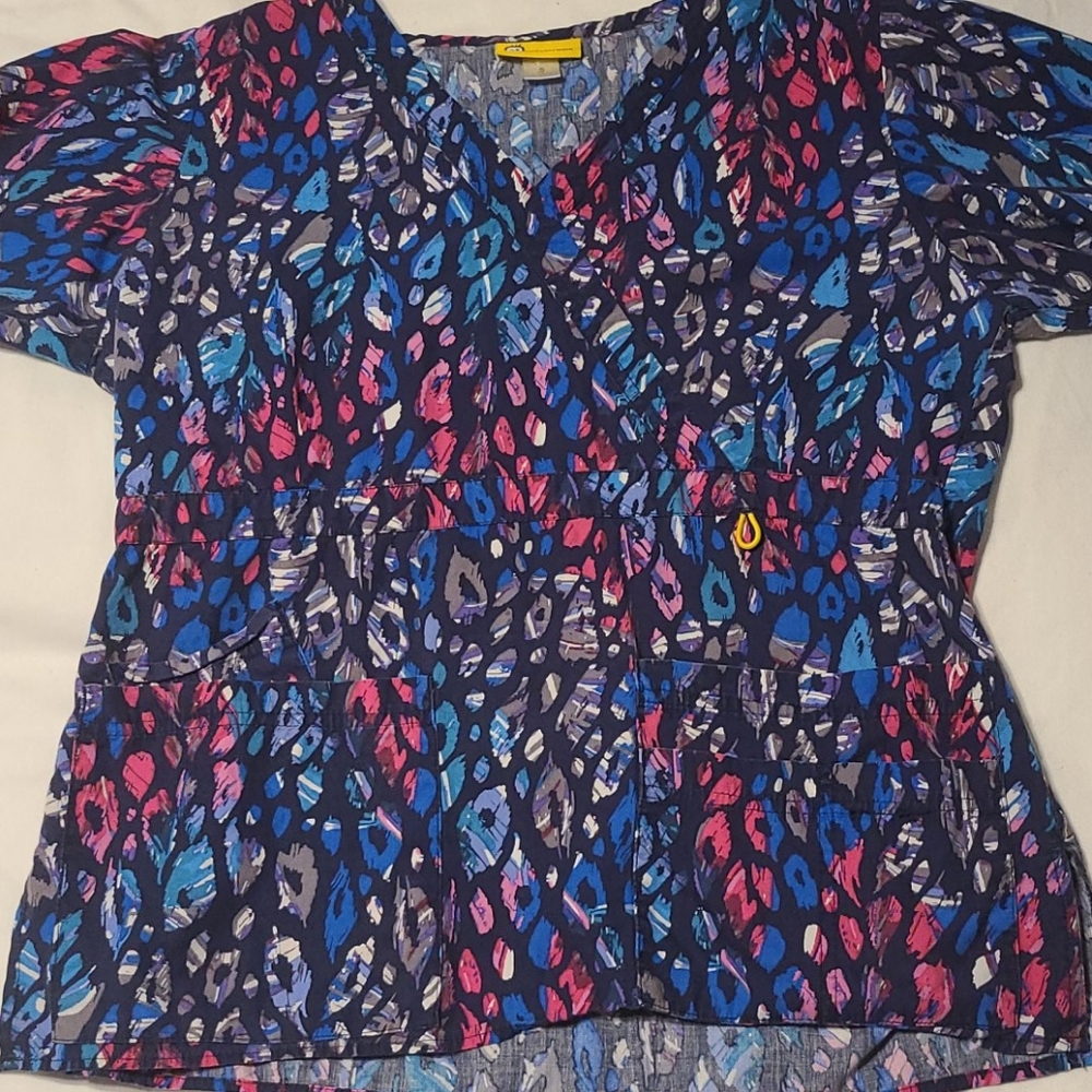 Wonder Wink scrub top